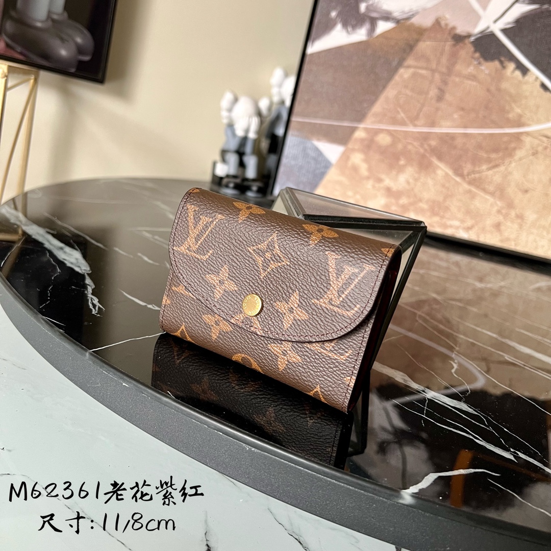 芯片版M62361老花紫红！金扣小巧玲珑却极为实用此款多彩信封式零钱包是现代女性都市生活中的完美伴侣身材