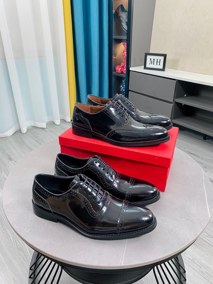 J0   牛里Ferragamo菲拉格慕最新男士商务皮鞋🇨🇳官网原版1:1开模💯头层采用意大利进口牛皮➕奢华牛皮内里，柔软舒适🌴高端大气，高品味男士首选🍍38-44 45可订做