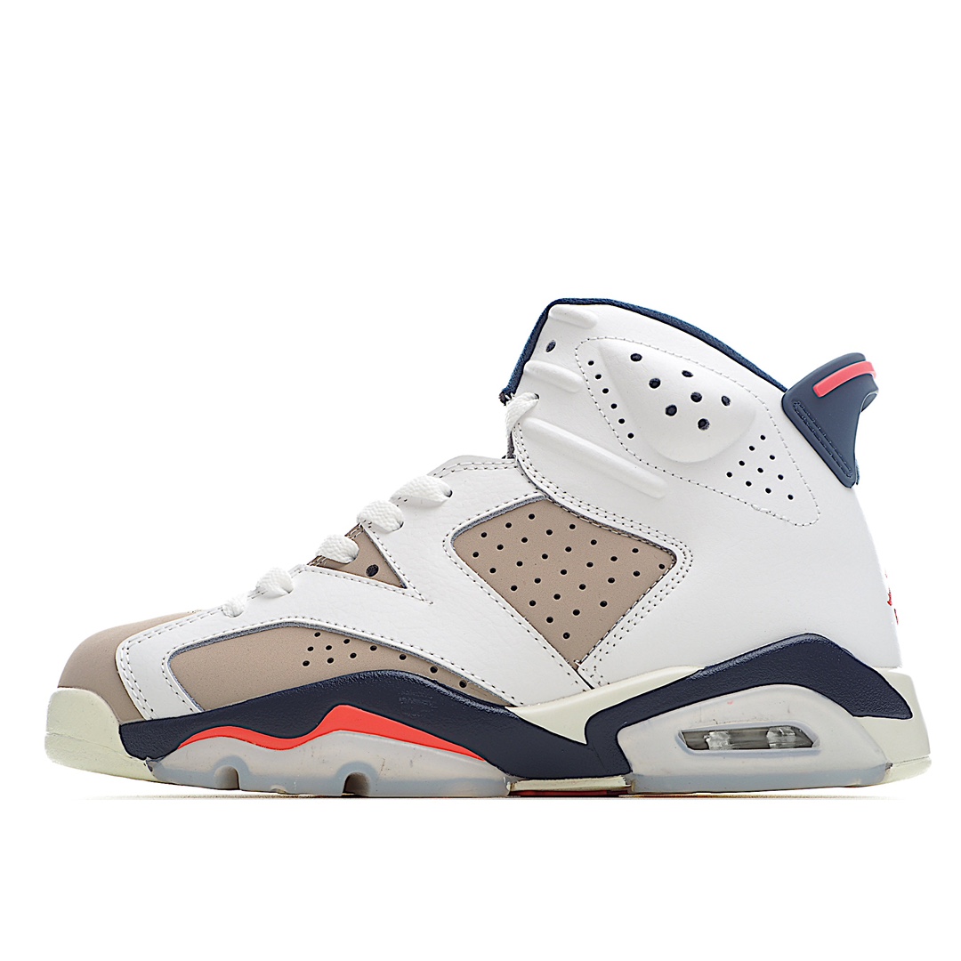 J0 公司级 Nike Air Jordan 6 Retro 手稿 甲壳式鞋身的设计，线条十分简洁明快，精巧的造型强化了鞋身的包裹性，鞋身下部则依旧延续了性能不俗的分离式Air Sole气垫与水晶半透明橡胶大底，鞋舌上创新性添加了的两个方洞，更利于调整位置与方便穿脱犹如跑车后扰流板的鞋跟拉环，以及脚踝外侧的醒目凸起，营造出前卫时尚的视觉冲击。