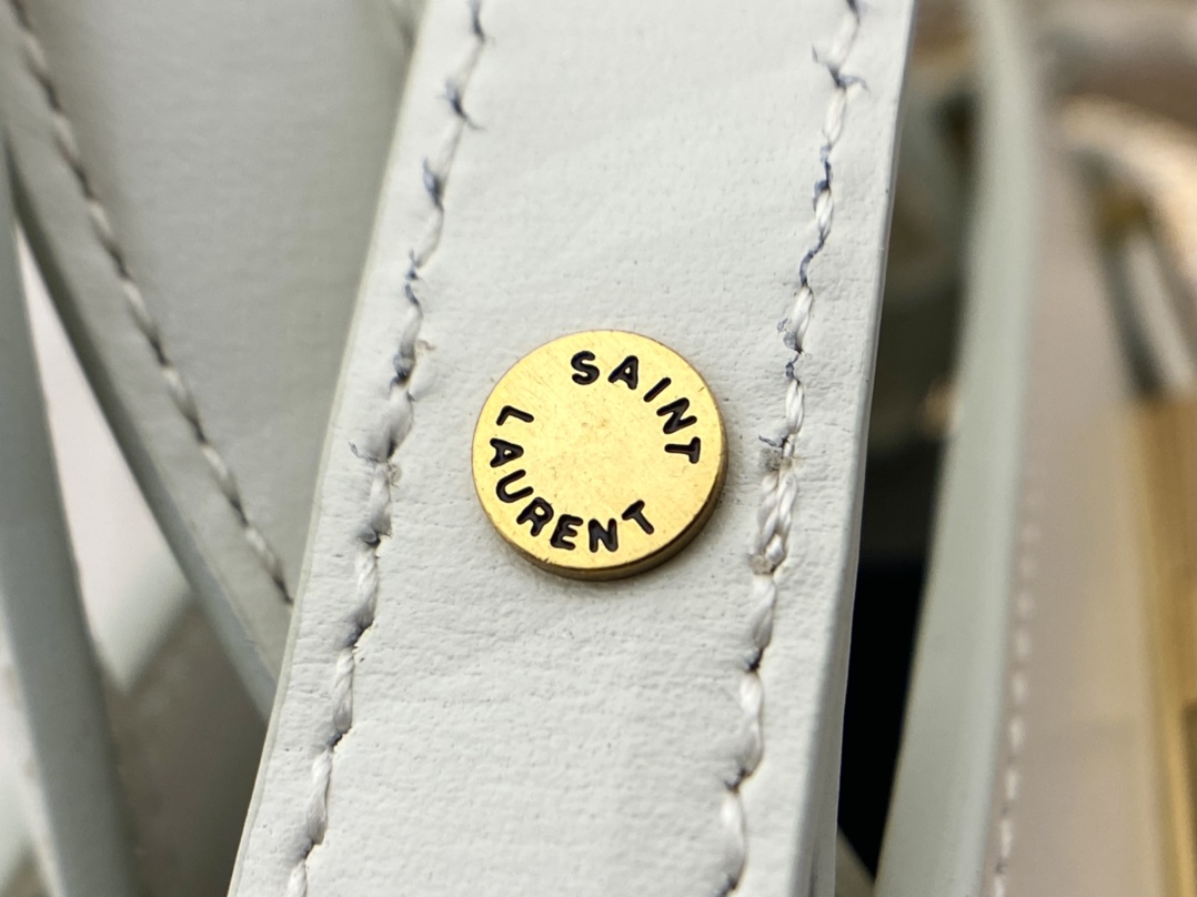 Ysl 𝑴𝑨𝑵𝑯𝑨𝑻𝑻𝑨𝑵 𝑵𝑨𝑵𝑶曼哈顿手提包 牙签纹奶白色金扣593741