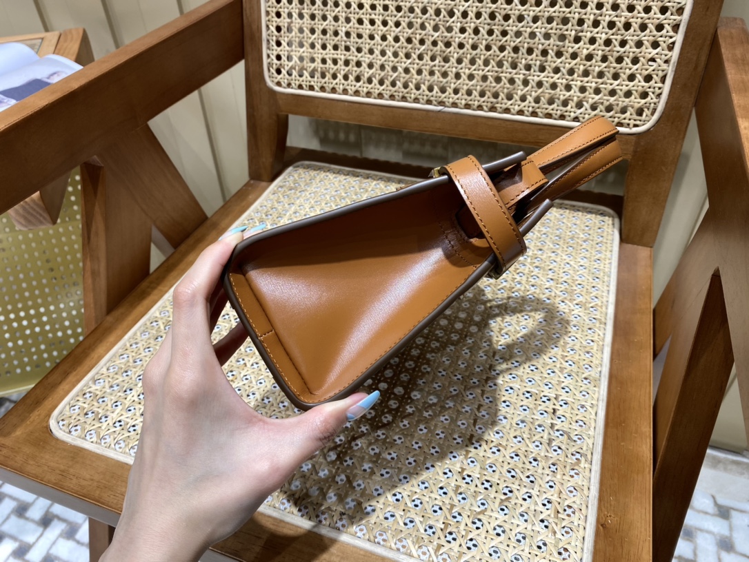 Ysl 𝑴𝑨𝑵𝑯𝑨𝑻𝑻𝑨𝑵 𝑵𝑨𝑵𝑶曼哈顿手提包 牙签纹棕色金扣593741