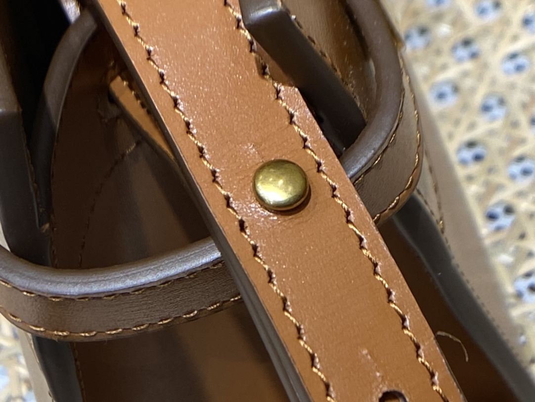 Ysl 𝑴𝑨𝑵𝑯𝑨𝑻𝑻𝑨𝑵 𝑵𝑨𝑵𝑶曼哈顿手提包 牙签纹棕色金扣593741
