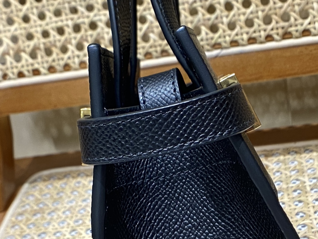 Ysl 𝑴𝑨𝑵𝑯𝑨𝑻𝑻𝑨𝑵 𝑵𝑨𝑵𝑶曼哈顿手提包 十字纹黑色金扣593741
