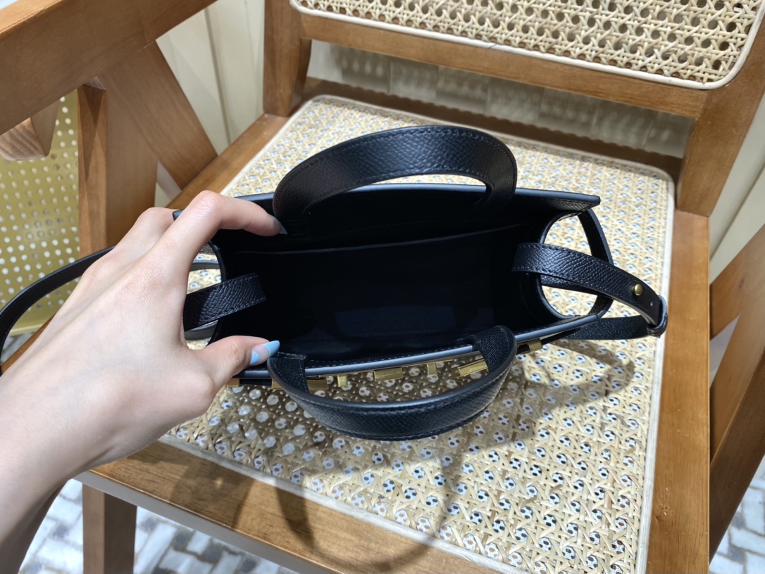 Ysl 𝑴𝑨𝑵𝑯𝑨𝑻𝑻𝑨𝑵 𝑵𝑨𝑵𝑶曼哈顿手提包 十字纹黑色金扣593741