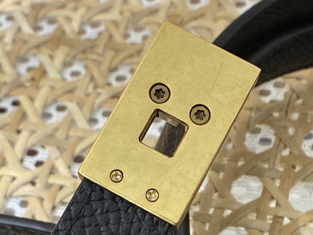 Ysl 𝑴𝑨𝑵𝑯𝑨𝑻𝑻𝑨𝑵 𝑵𝑨𝑵𝑶曼哈顿手提包 十字纹黑色金扣593741