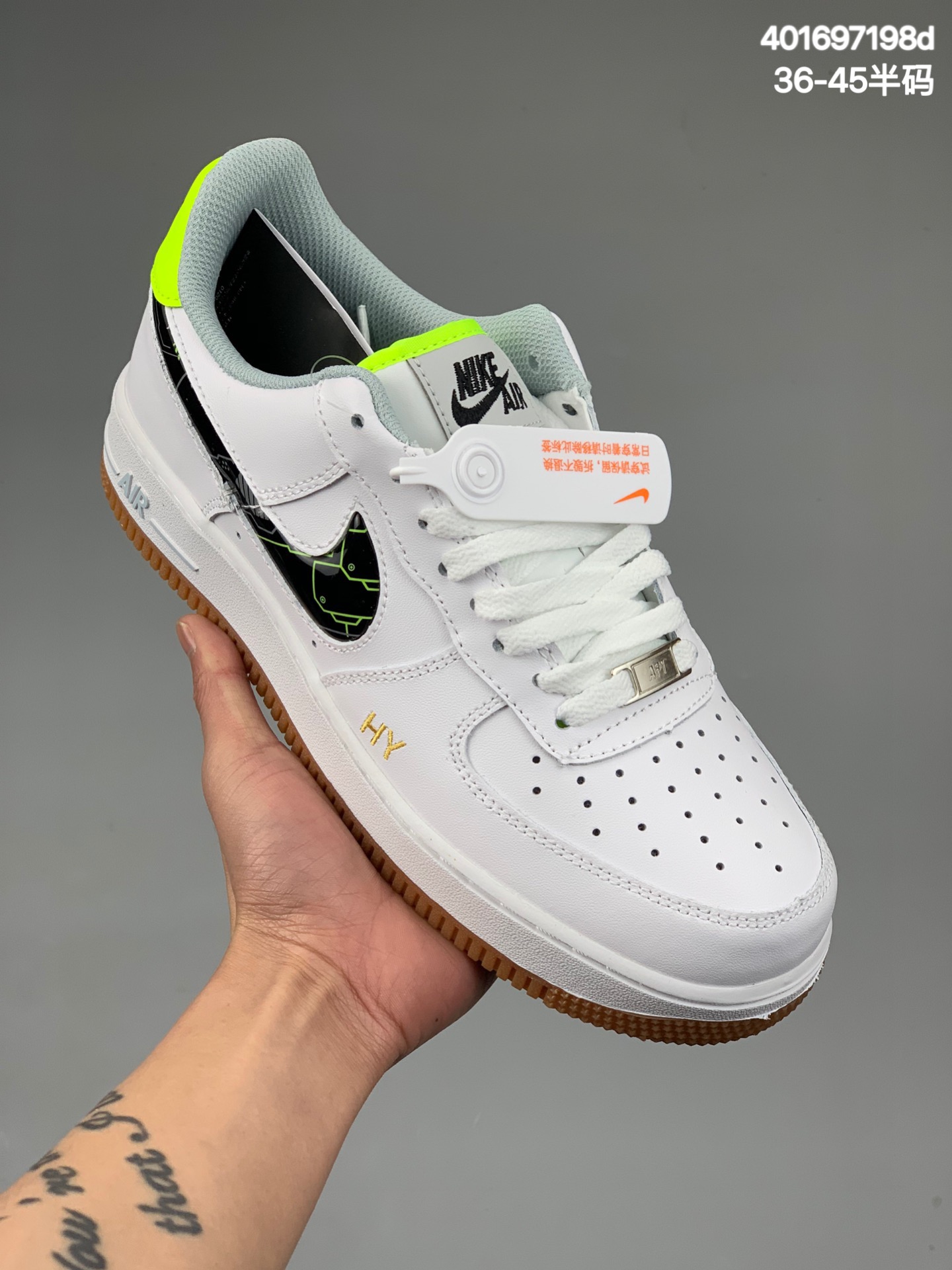 本地
Nike Air Force 1 Low’07  空军一号低帮休闲板鞋 定制皮料 原楦原纸板 纯正空军版型 内置全掌气垫 
货号：706001 103 
尺码：36-45（带半码） 
编码：401697198d