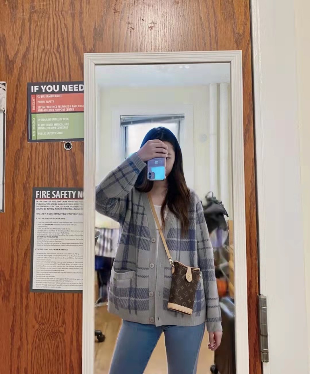 NO:201344,Original single-matching box [FOLD ME clutch] M80874 Presbyterian This Fold Me clutch is made of Monogram canvas and cowhide, and is cleverly matched with an oval bottom for a rectangular body. The folding magnetic buckle is perfected to accommodate daily life needs, with a retro charm and practical functions. The detachable and adjustable shoulder straps enable multiple carrying methods. Size 14.5 x 18 x 6.5 cm, LV [top original list], louis vuitton, handbag, cowhide19860909原单配盒【FOLD ME 手拿包】M80874 老花 此款 Fold Me 手拿包以 Monogram 帆布和牛皮革打造,为矩形包身巧搭椭圆形底部,再以折叠式磁扣完善玲珑构型,可容纳日常生活所需,兼具复古韵味和实用功能.可拆卸并调节的肩带实现多种背携方式. 尺寸14.5 x 18 x 6.5 厘米,LV【顶级原单】,louis vuitton,handbag,cowhide,Bag