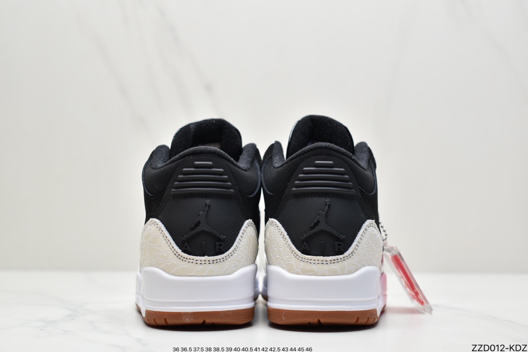 250 Air Jordan 3 GS Black/White 黑白鞋身整体以黑白搭配441140-022