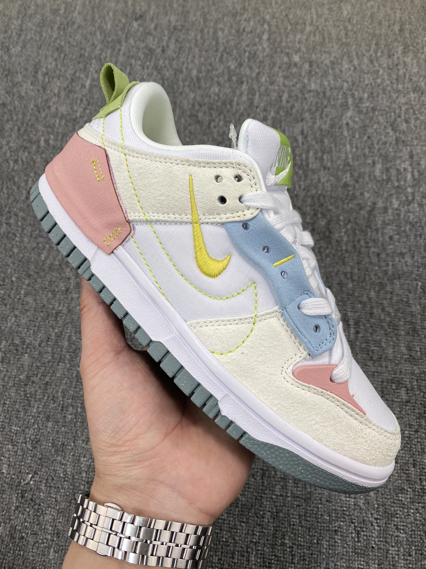 本地💰200  核心放店私
耐克Nike Wmns Dunk Low Disrupt 2"Malachite"轻量扣篮破坏二代系列全新解构风低帮休闲运动滑板板鞋“米白粉黄双钩” 采用轻质环保再生透气革面材质#鞋垫嵌入缓震EAV发泡缓震及耐磨橡胶大底。货号：DV3457-100 尺码：36-45（带半码）