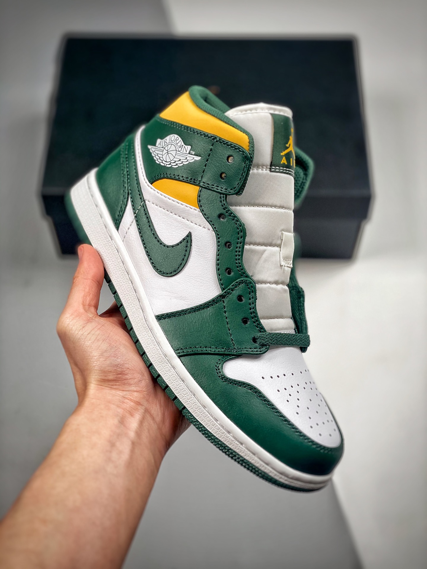 推手4 Versión verificable Air Jordan 1 Mid Blanco, verde y amarillo Seattle Supersonics La mejor versión de media caña de…