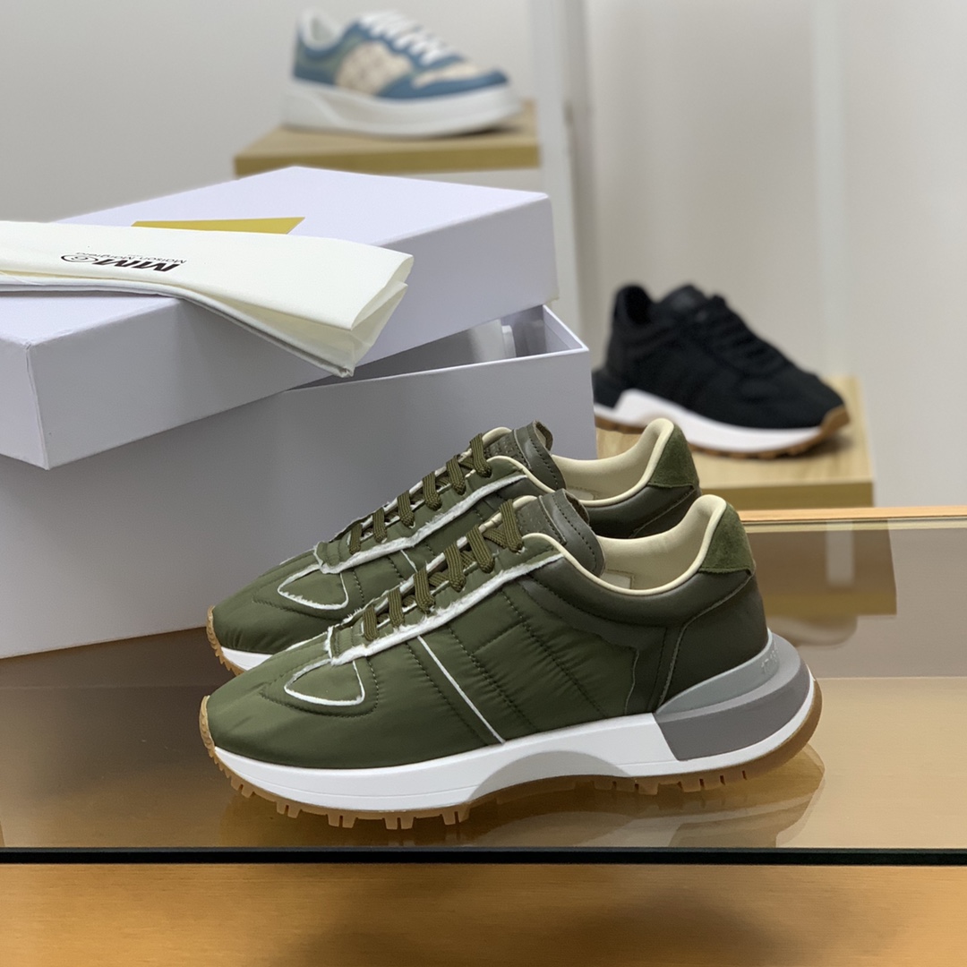 MM6   采用尼龙布拼接而成男士runner系列春夏老爹鞋