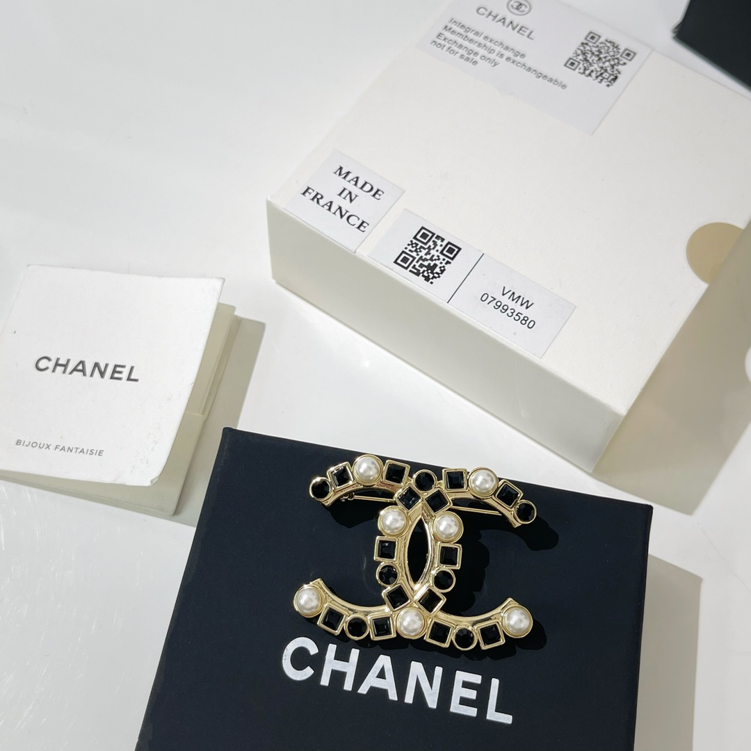 新款☑️CHANEL香奈儿双c黑色方钻珍珠胸针
