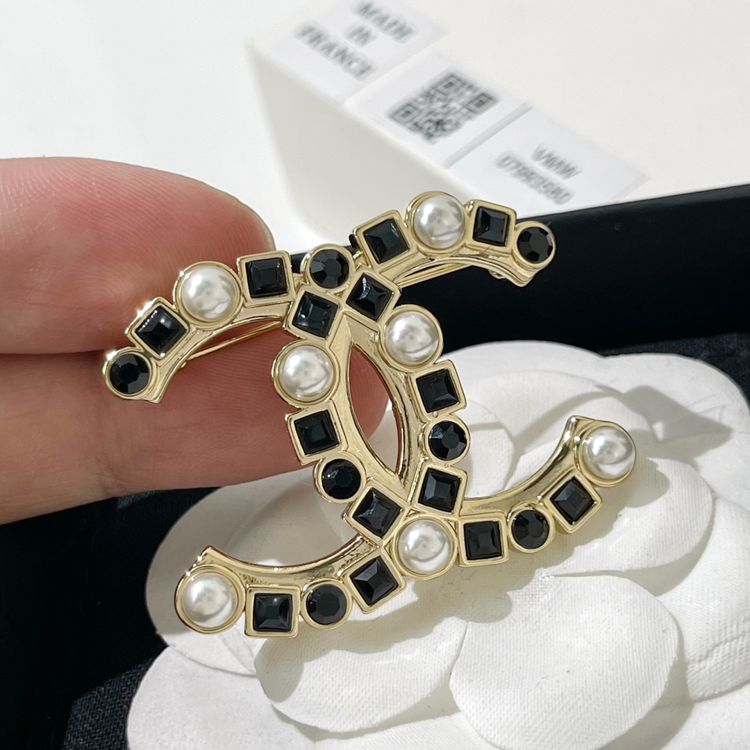 新款☑️CHANEL香奈儿双c黑色方钻珍珠胸针