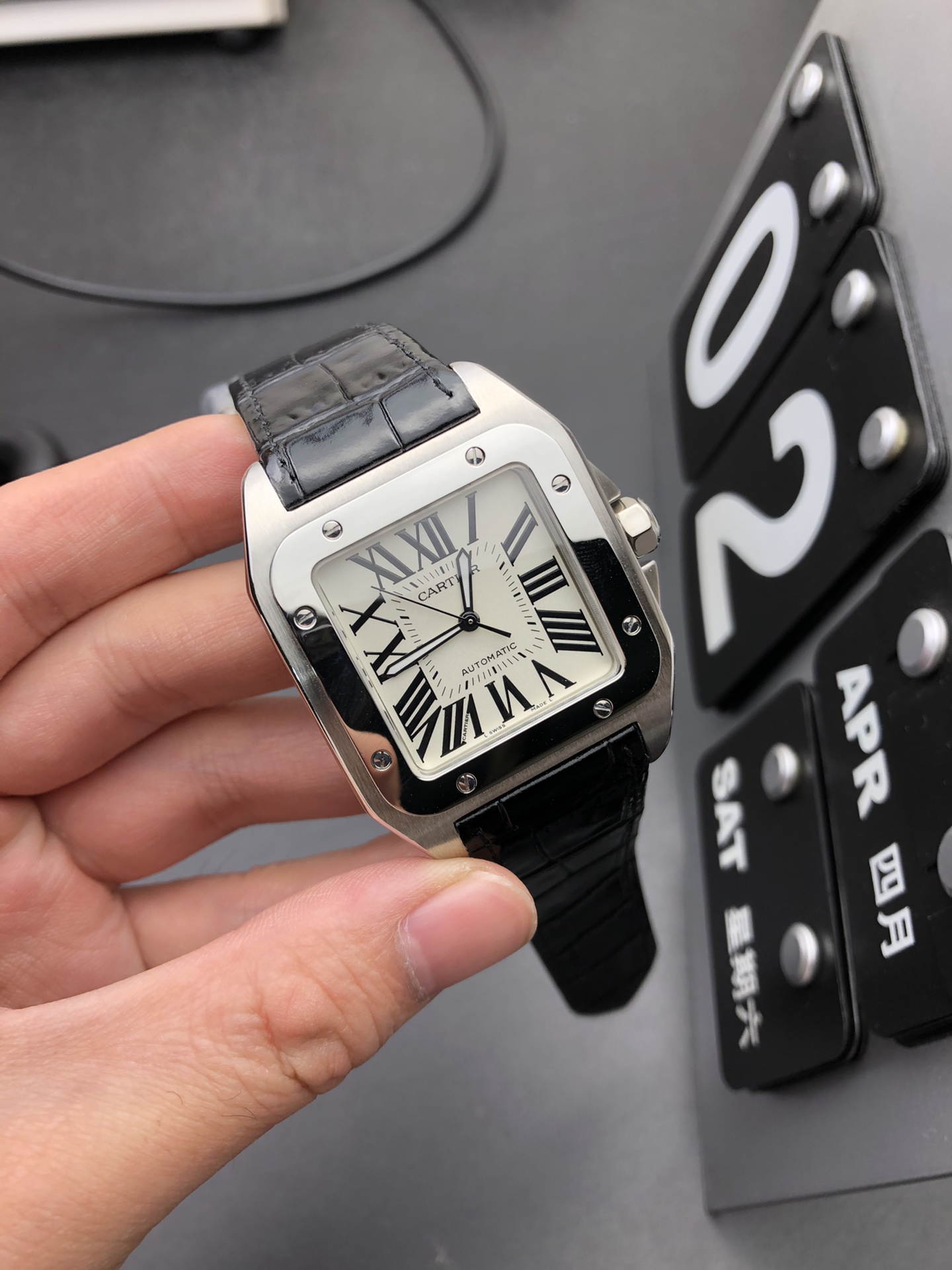 Cartier 山度士