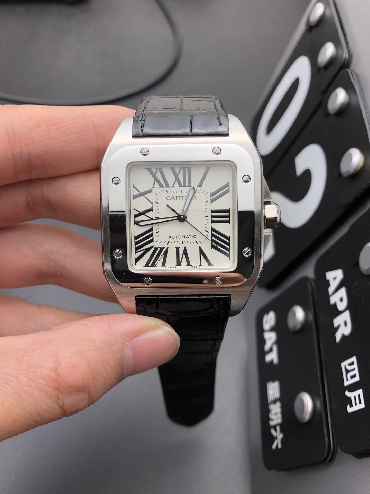 Cartier 山度士