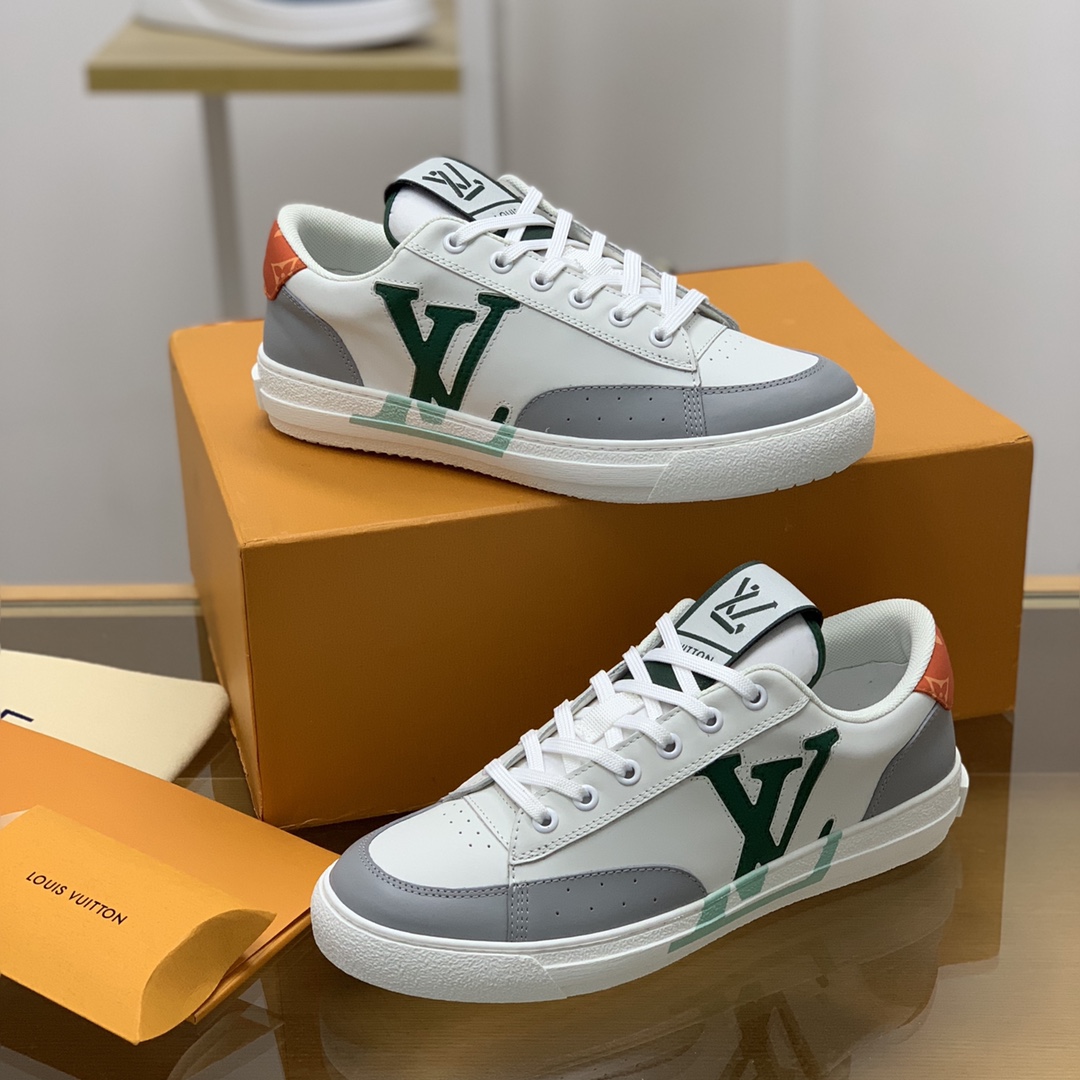 LV/路易威登 白色牛皮及标志性的Monogram帆布情侣款低帮运动鞋