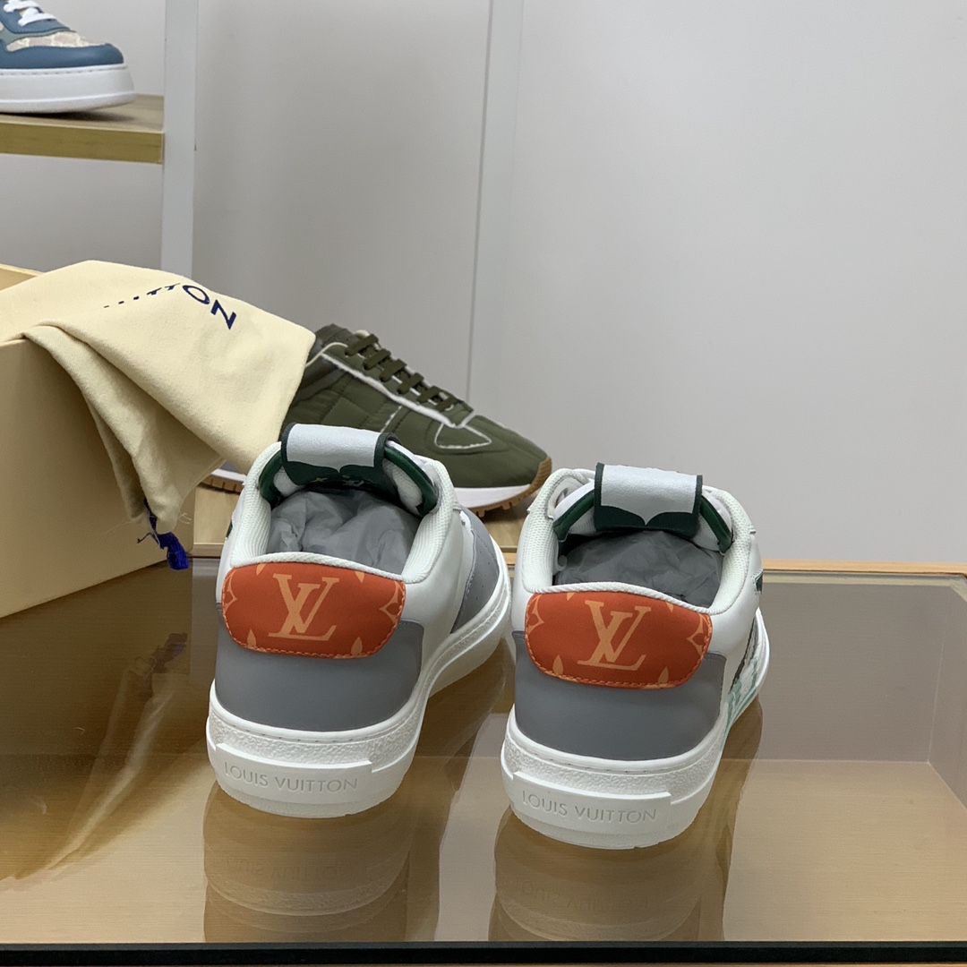 LV/路易威登 白色牛皮及标志性的Monogram帆布情侣款低帮运动鞋