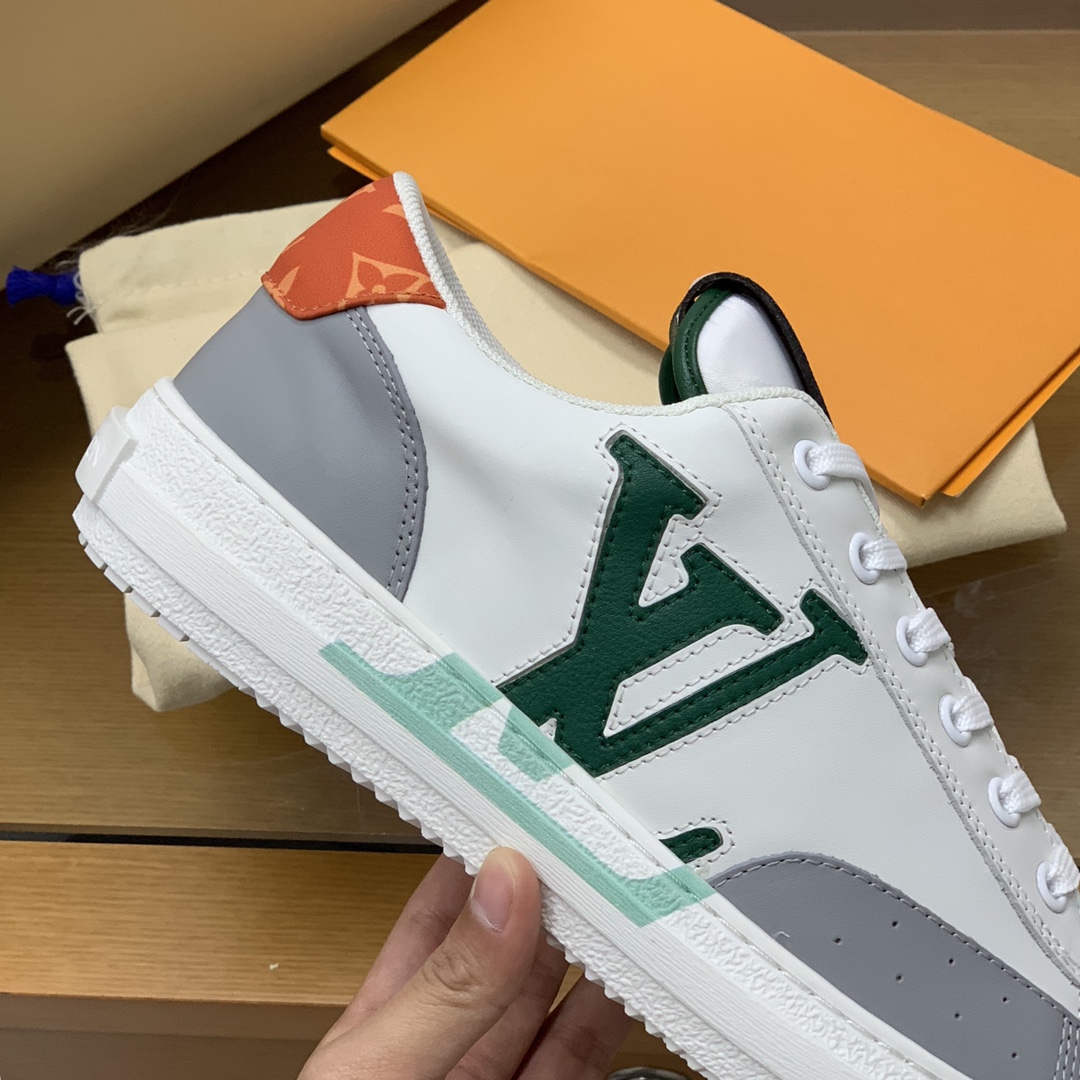 LV/路易威登 白色牛皮及标志性的Monogram帆布情侣款低帮运动鞋
