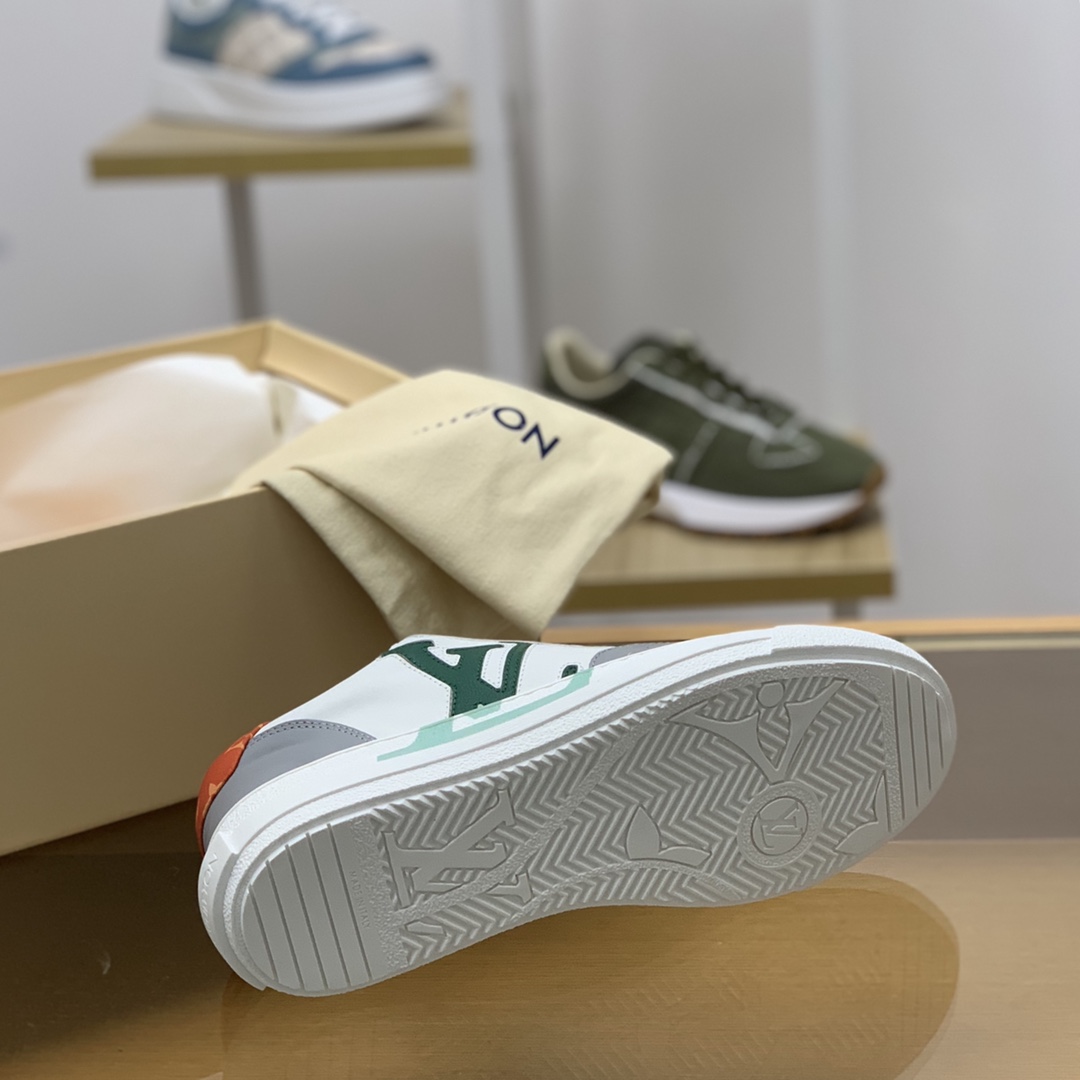 LV/路易威登 白色牛皮及标志性的Monogram帆布情侣款低帮运动鞋