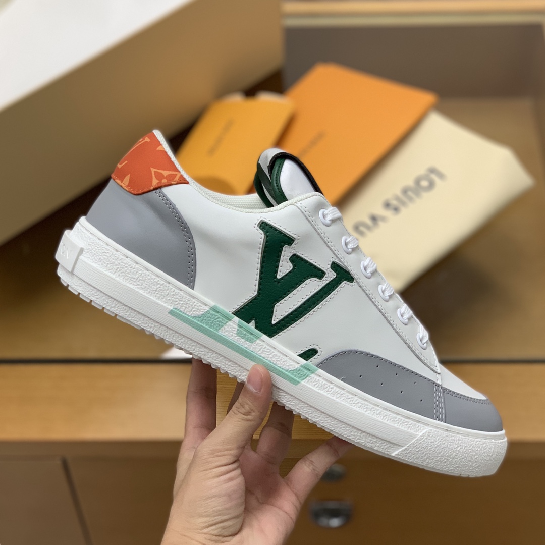 LV/路易威登 白色牛皮及标志性的Monogram帆布情侣款低帮运动鞋
