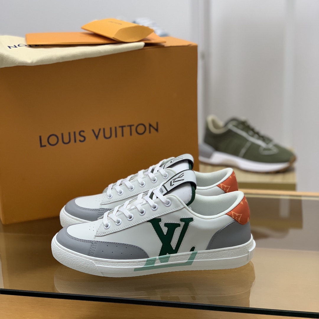 LV/路易威登 白色牛皮及标志性的Monogram帆布情侣款低帮运动鞋