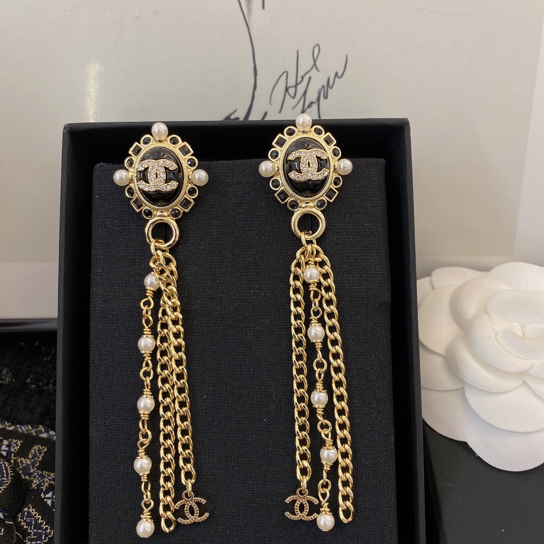  编码E1792   
🛍小香耳钉热销款火爆上新❣
🛍同步专柜‼️独家高端品质实拍图‼️代购级别‼️做工