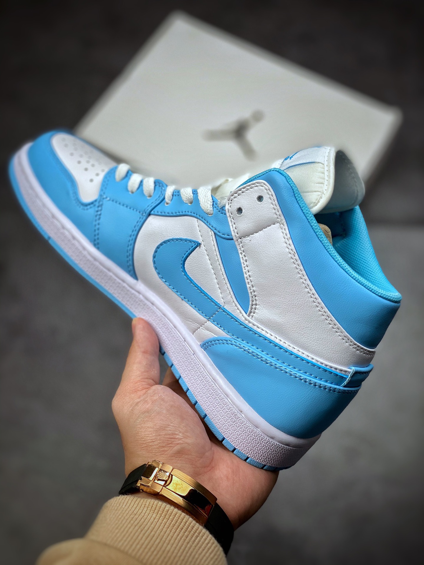 240  Air Jordan 1 Mid AJ1 乔丹1代中帮篮球鞋/UNC白蓝 北卡蓝复古BQ6472-141