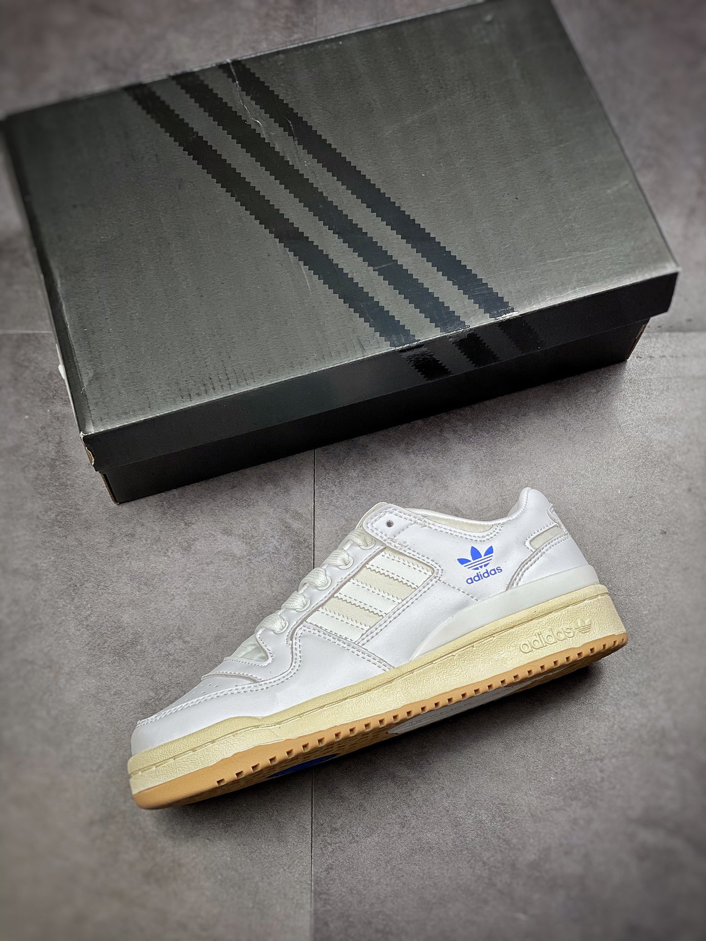 170  阿迪达斯 Adidas Forum 84 Low OG “Bright Blue” 白蓝低帮板鞋H04903