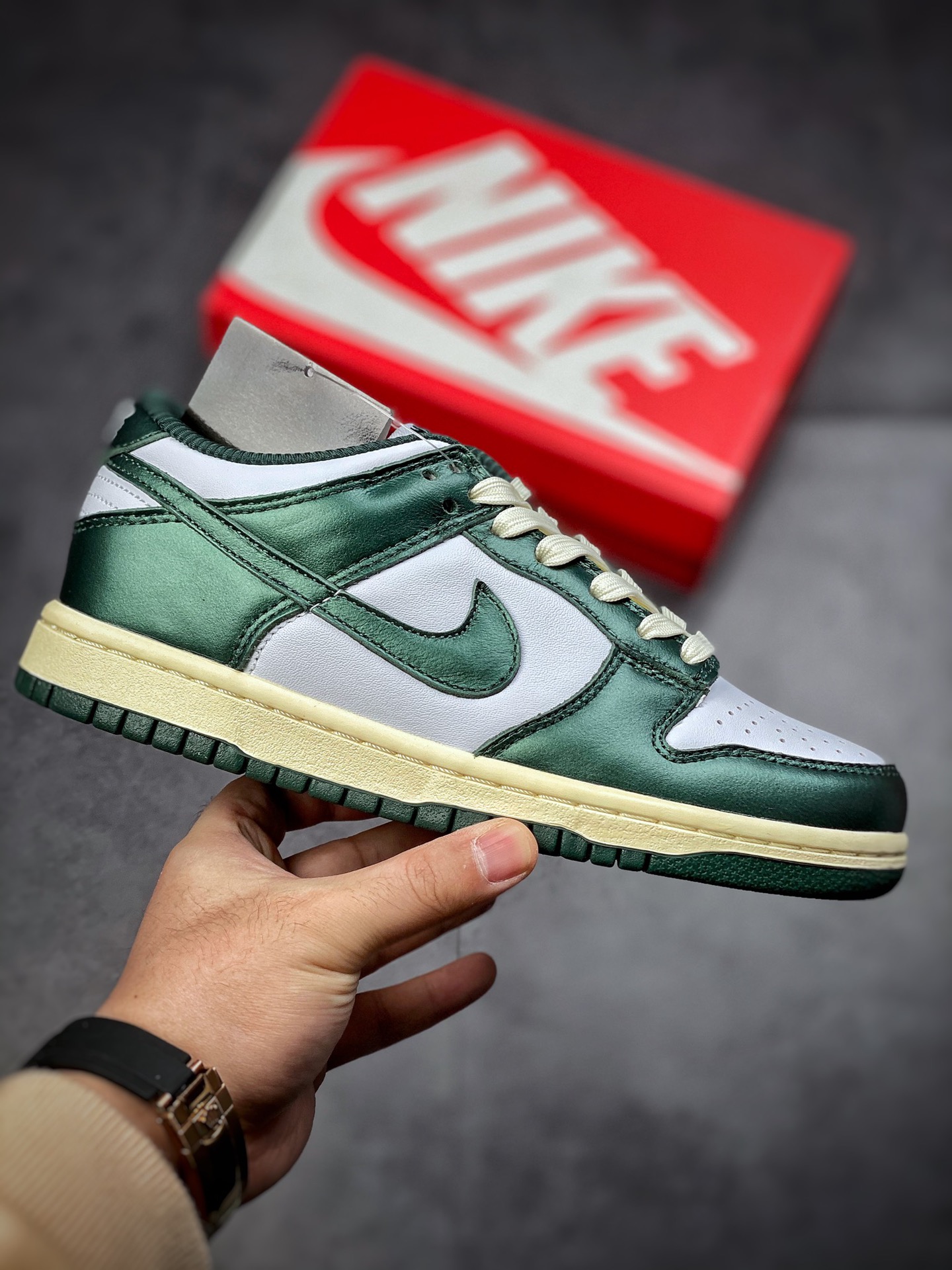 300  Nike Dunk Low “Vintage Green” 复古白绿 DQ8580-100