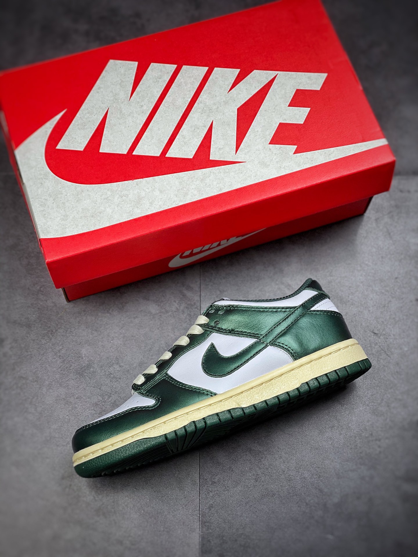 300  Nike Dunk Low “Vintage Green” 复古白绿 DQ8580-100