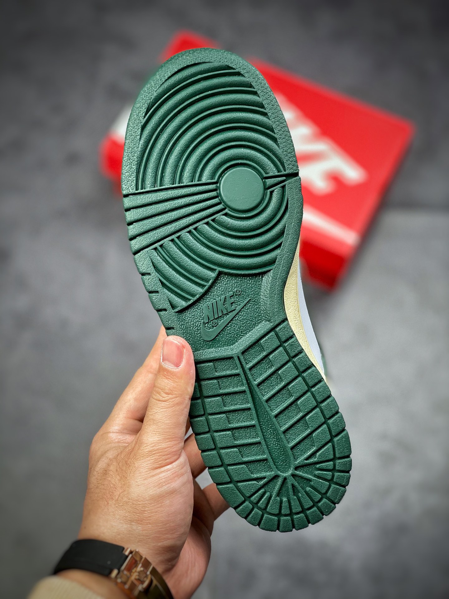 300  Nike Dunk Low “Vintage Green” 复古白绿 DQ8580-100