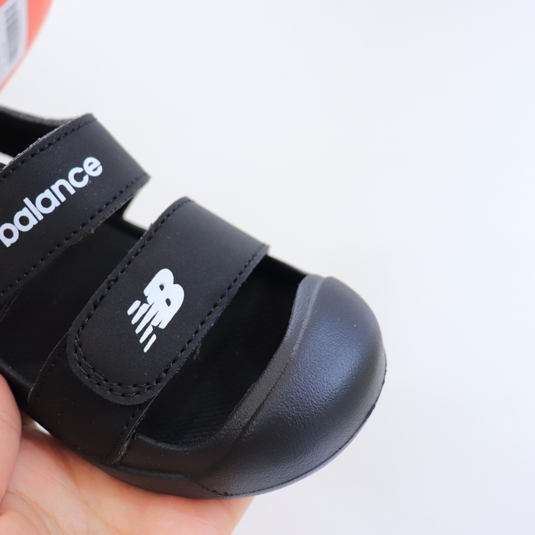 图片[7]-专G版ＮＢ护脚沙滩凉鞋‼️ 前面两个魔术贴粘贴的，都可以打开的还加松紧带！NB家的凉鞋做出来除了百搭就是舒服！🔥🔥 拥有一些特别的凉鞋真的是太重要了🌝🙈上脚非常舒服，NB家的运动款凉鞋想要的宝宝必入呀❤-选品中心