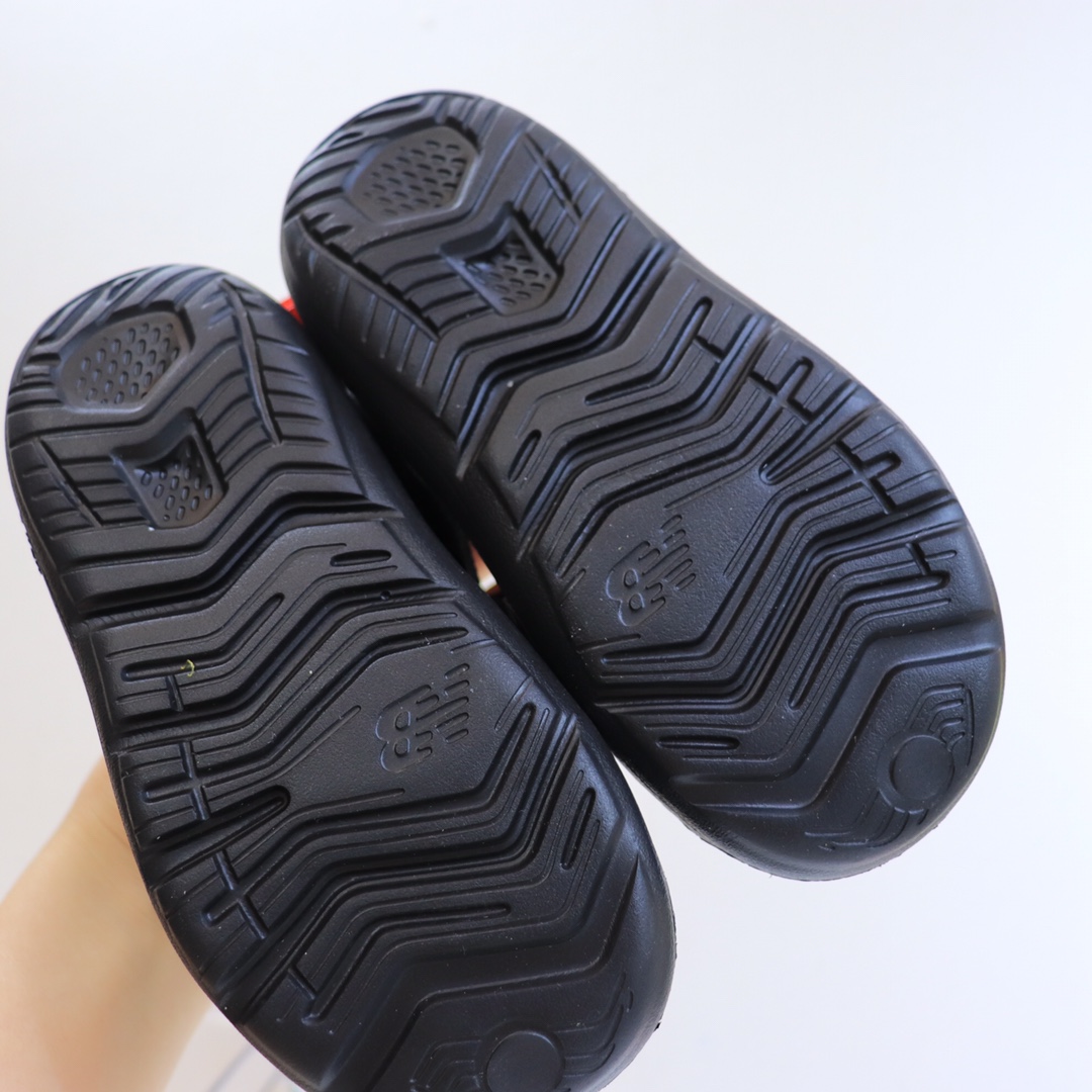 图片[9]-专G版ＮＢ护脚沙滩凉鞋‼️ 前面两个魔术贴粘贴的，都可以打开的还加松紧带！NB家的凉鞋做出来除了百搭就是舒服！🔥🔥 拥有一些特别的凉鞋真的是太重要了🌝🙈上脚非常舒服，NB家的运动款凉鞋想要的宝宝必入呀❤-选品中心