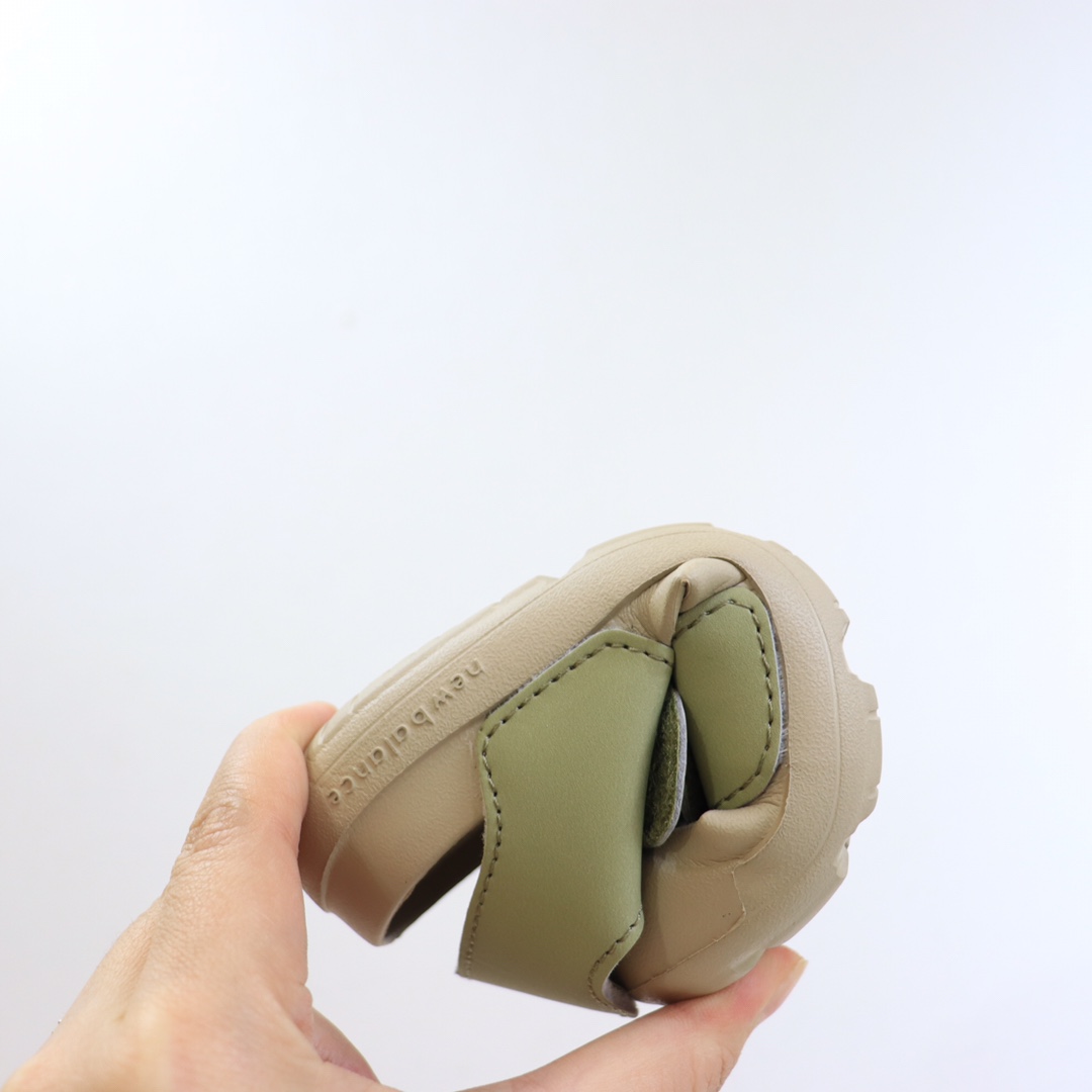 图片[6]-专G版ＮＢ护脚沙滩凉鞋‼️ 前面两个魔术贴粘贴的，都可以打开的还加松紧带！NB家的凉鞋做出来除了百搭就是舒服！🔥🔥 拥有一些特别的凉鞋真的是太重要了🌝🙈上脚非常舒服，NB家的运动款凉鞋想要的宝宝必入呀❤-选品中心