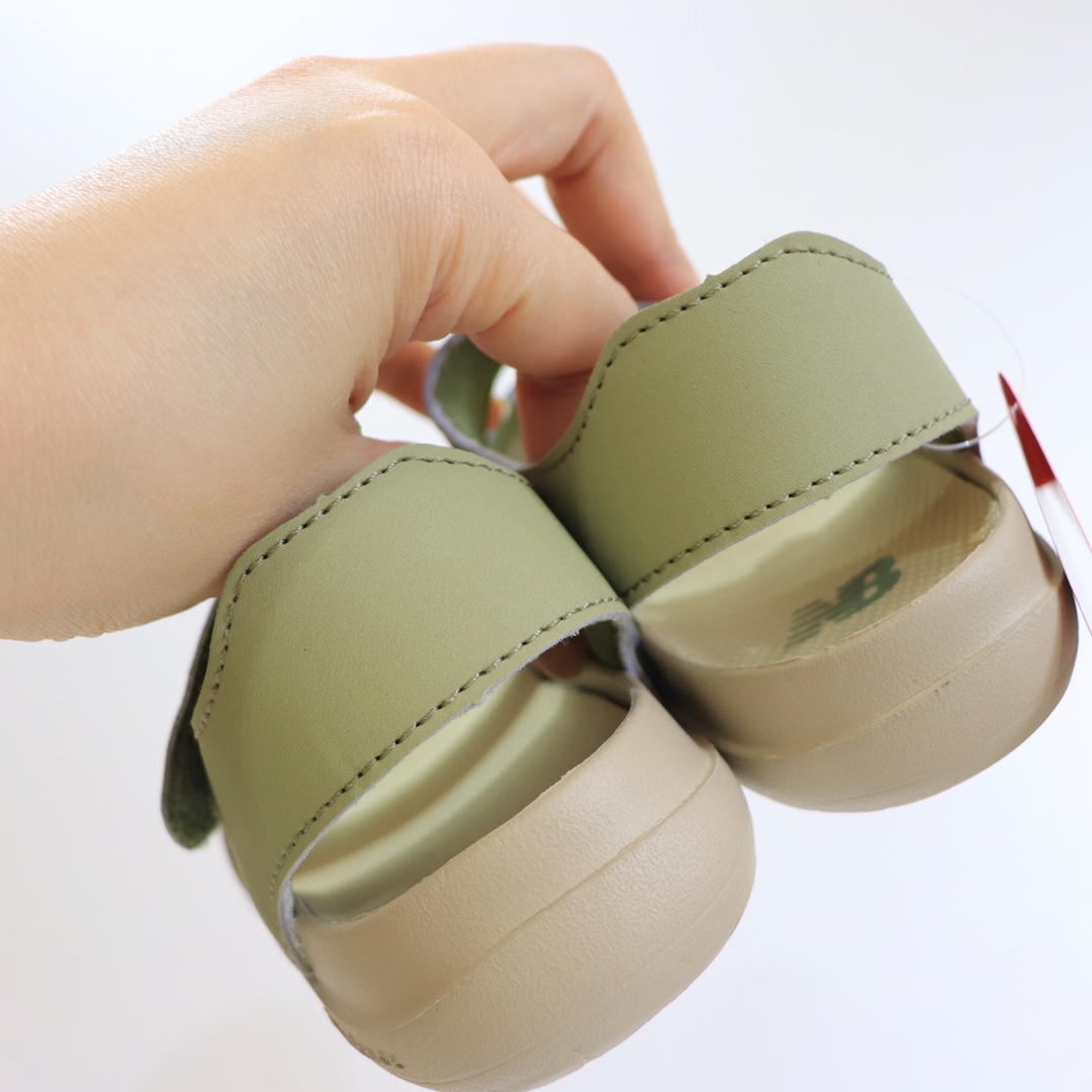 图片[3]-专G版ＮＢ护脚沙滩凉鞋‼️ 前面两个魔术贴粘贴的，都可以打开的还加松紧带！NB家的凉鞋做出来除了百搭就是舒服！🔥🔥 拥有一些特别的凉鞋真的是太重要了🌝🙈上脚非常舒服，NB家的运动款凉鞋想要的宝宝必入呀❤-选品中心