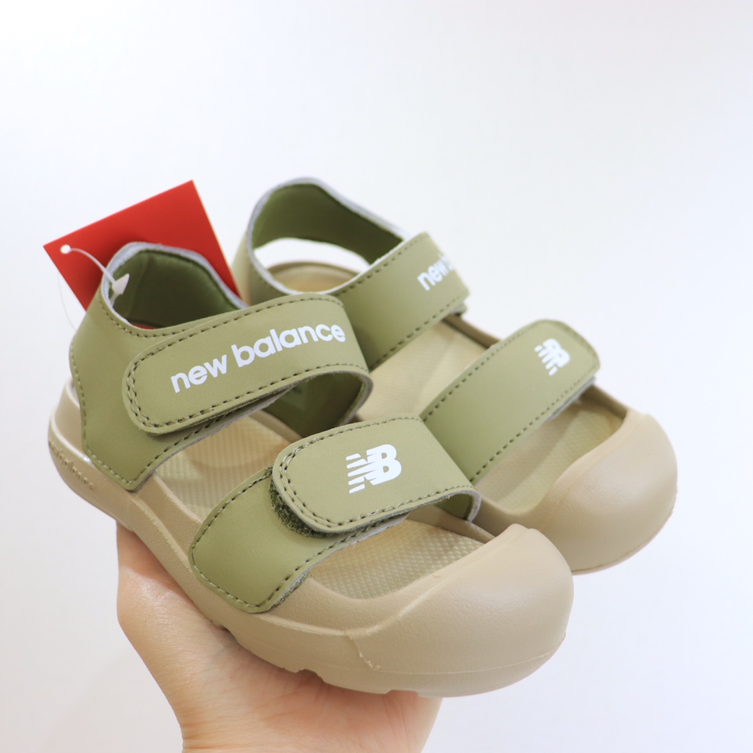 专G版NB护脚沙滩凉鞋‼️ 前面两个魔术贴粘贴的,都可以打开的还加松紧带!NB家的凉鞋做出来除了百搭就是舒服!🔥🔥 拥有一些特别的凉鞋真的是太重要了🌝🙈上脚非常舒服,NB家的运动款凉鞋想要的宝宝必入呀❤-选品中心