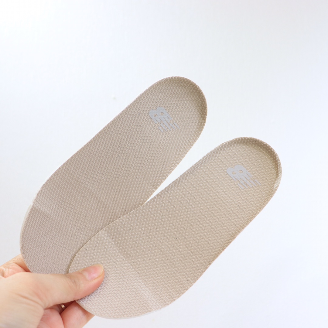 图片[8]-专G版ＮＢ护脚沙滩凉鞋‼️ 前面两个魔术贴粘贴的，都可以打开的还加松紧带！NB家的凉鞋做出来除了百搭就是舒服！🔥🔥 拥有一些特别的凉鞋真的是太重要了🌝🙈上脚非常舒服，NB家的运动款凉鞋想要的宝宝必入呀❤-选品中心