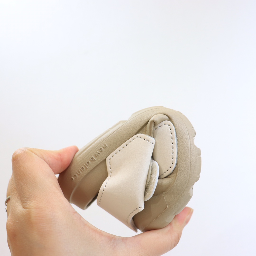 图片[6]-专G版ＮＢ护脚沙滩凉鞋‼️ 前面两个魔术贴粘贴的，都可以打开的还加松紧带！NB家的凉鞋做出来除了百搭就是舒服！🔥🔥 拥有一些特别的凉鞋真的是太重要了🌝🙈上脚非常舒服，NB家的运动款凉鞋想要的宝宝必入呀❤-选品中心