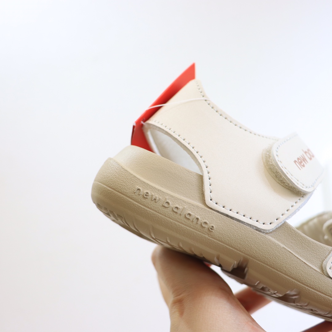 图片[7]-专G版ＮＢ护脚沙滩凉鞋‼️ 前面两个魔术贴粘贴的，都可以打开的还加松紧带！NB家的凉鞋做出来除了百搭就是舒服！🔥🔥 拥有一些特别的凉鞋真的是太重要了🌝🙈上脚非常舒服，NB家的运动款凉鞋想要的宝宝必入呀❤-选品中心