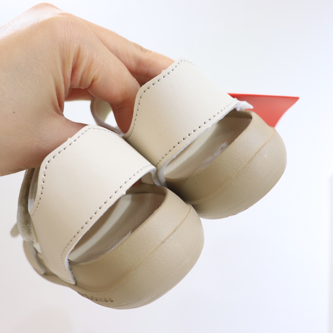 图片[3]-专G版ＮＢ护脚沙滩凉鞋‼️ 前面两个魔术贴粘贴的，都可以打开的还加松紧带！NB家的凉鞋做出来除了百搭就是舒服！🔥🔥 拥有一些特别的凉鞋真的是太重要了🌝🙈上脚非常舒服，NB家的运动款凉鞋想要的宝宝必入呀❤-选品中心