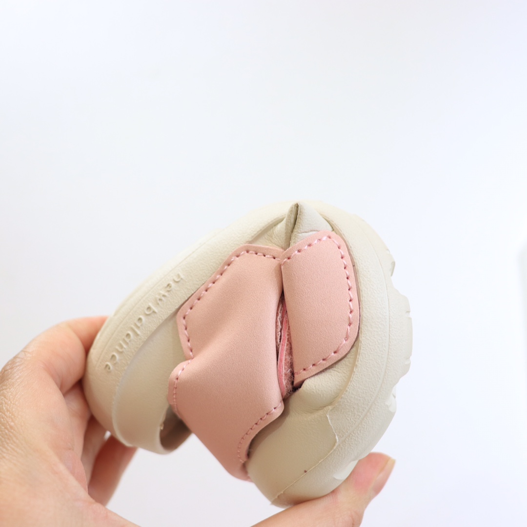 图片[6]-专G版ＮＢ护脚沙滩凉鞋‼️ 前面两个魔术贴粘贴的，都可以打开的还加松紧带！NB家的凉鞋做出来除了百搭就是舒服！🔥🔥 拥有一些特别的凉鞋真的是太重要了🌝🙈上脚非常舒服，NB家的运动款凉鞋想要的宝宝必入呀❤-选品中心