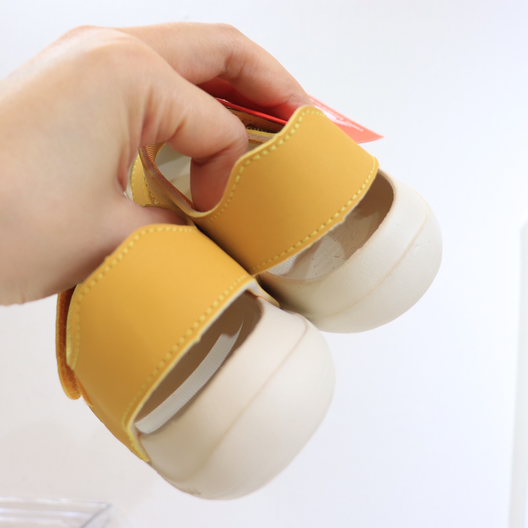 图片[3]-专G版ＮＢ护脚沙滩凉鞋‼️ 前面两个魔术贴粘贴的，都可以打开的还加松紧带！NB家的凉鞋做出来除了百搭就是舒服！🔥🔥 拥有一些特别的凉鞋真的是太重要了🌝🙈上脚非常舒服，NB家的运动款凉鞋想要的宝宝必入呀❤-选品中心