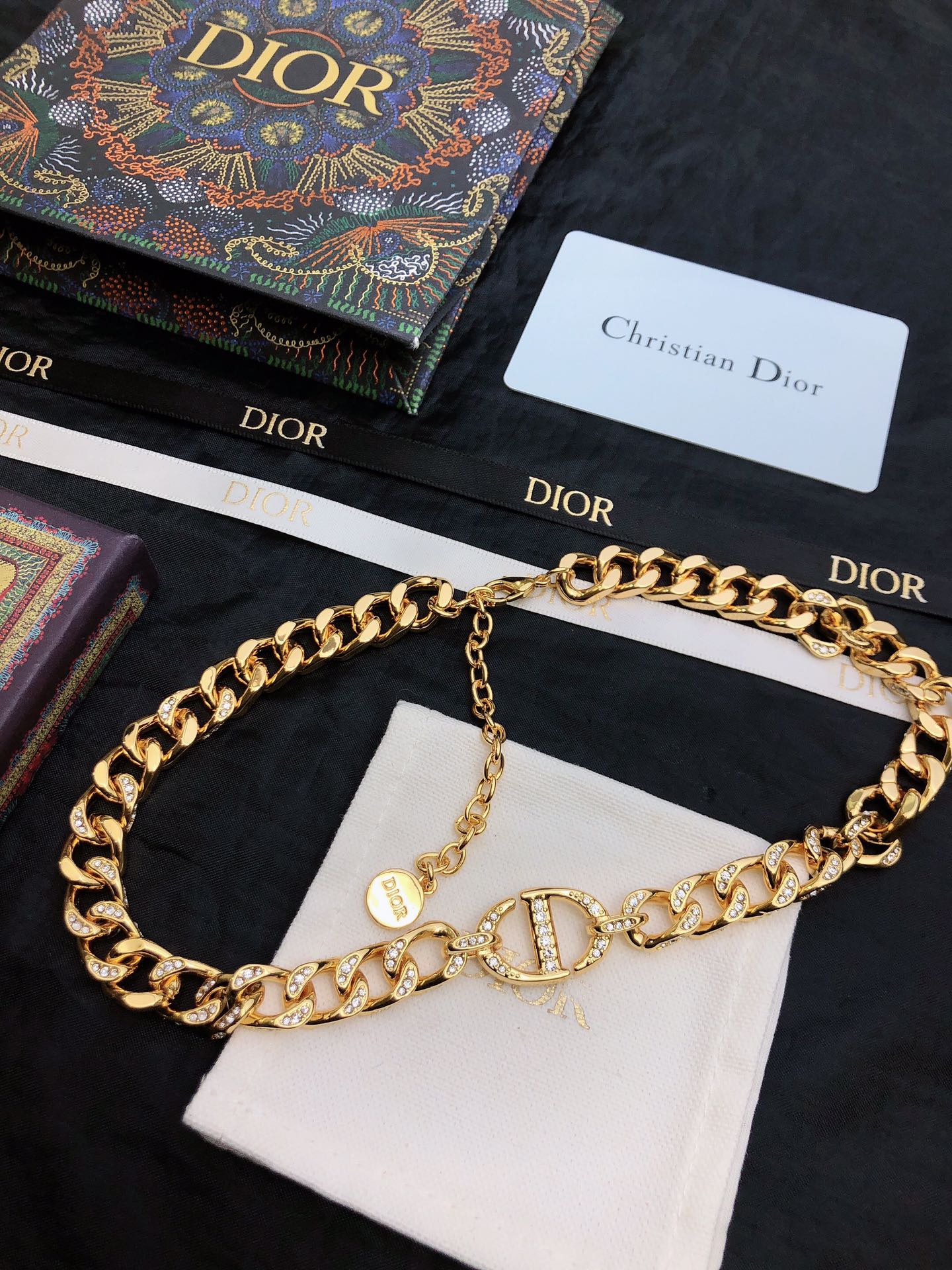 👼迪奥@Dior项链新款 颈链本季度最火爆时尚单品！经典与流行。经典是不管时间如何变化，它也能成为时尚的