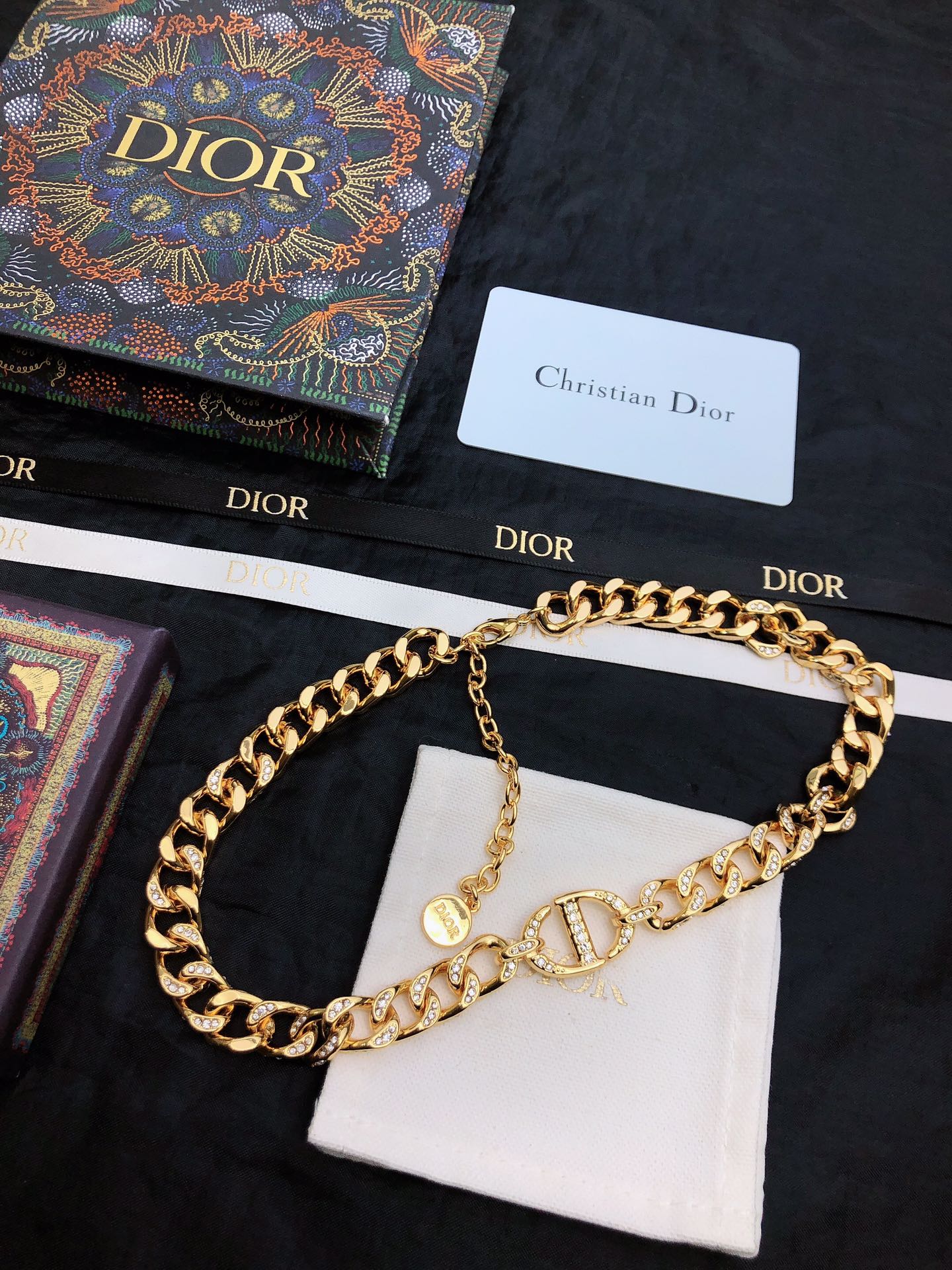 👼迪奥@Dior项链新款 颈链本季度最火爆时尚单品！经典与流行。经典是不管时间如何变化，它也能成为时尚的