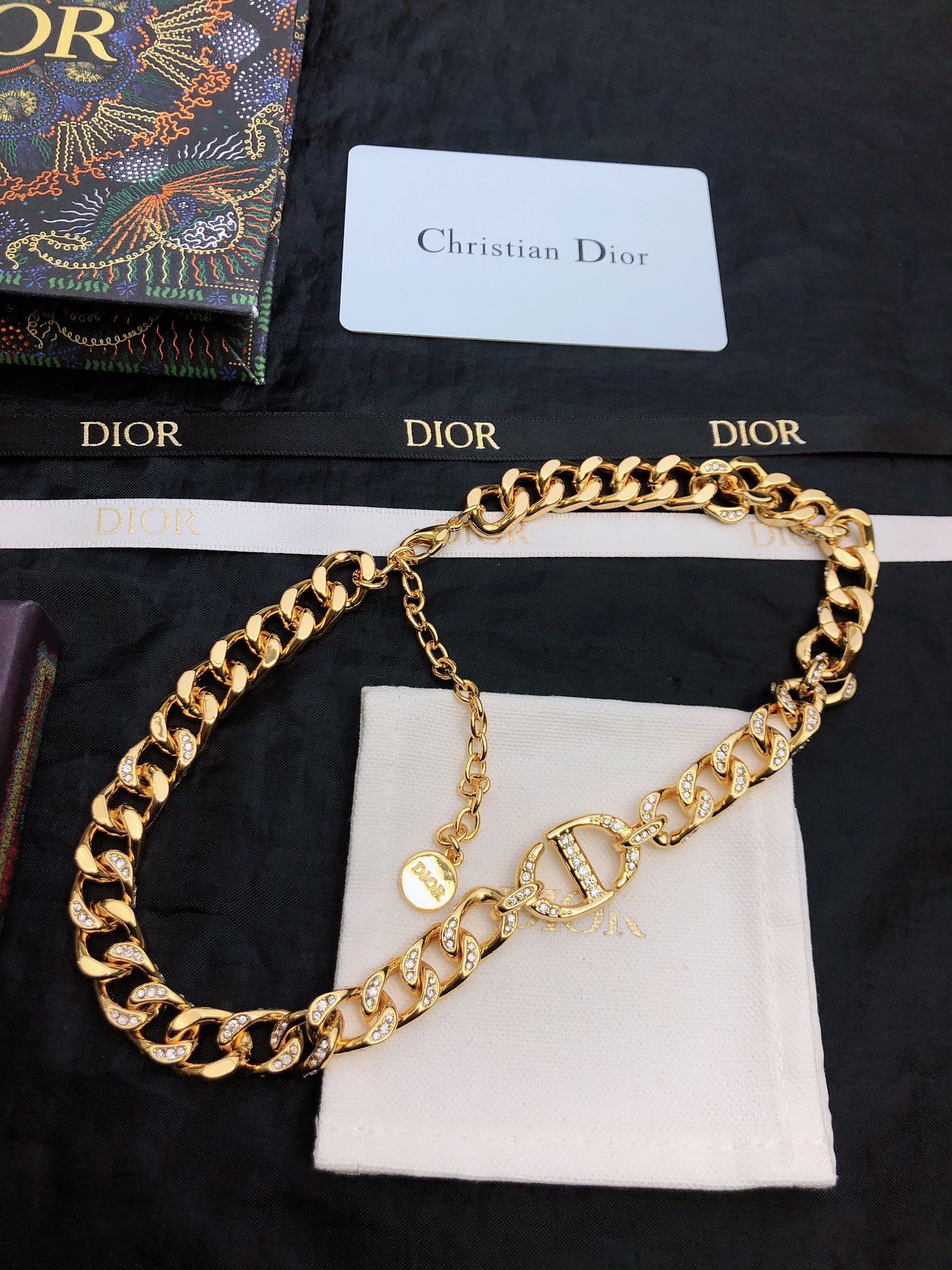 👼迪奥@Dior项链新款 颈链本季度最火爆时尚单品！经典与流行。经典是不管时间如何变化，它也能成为时尚的