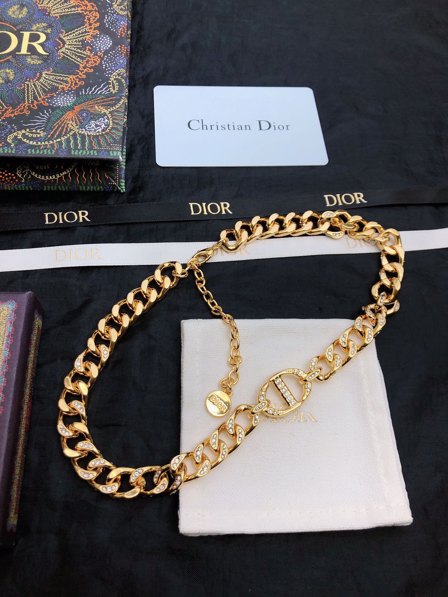 👼迪奥@Dior项链新款 颈链本季度最火爆时尚单品！经典与流行。经典是不管时间如何变化，它也能成为时尚的