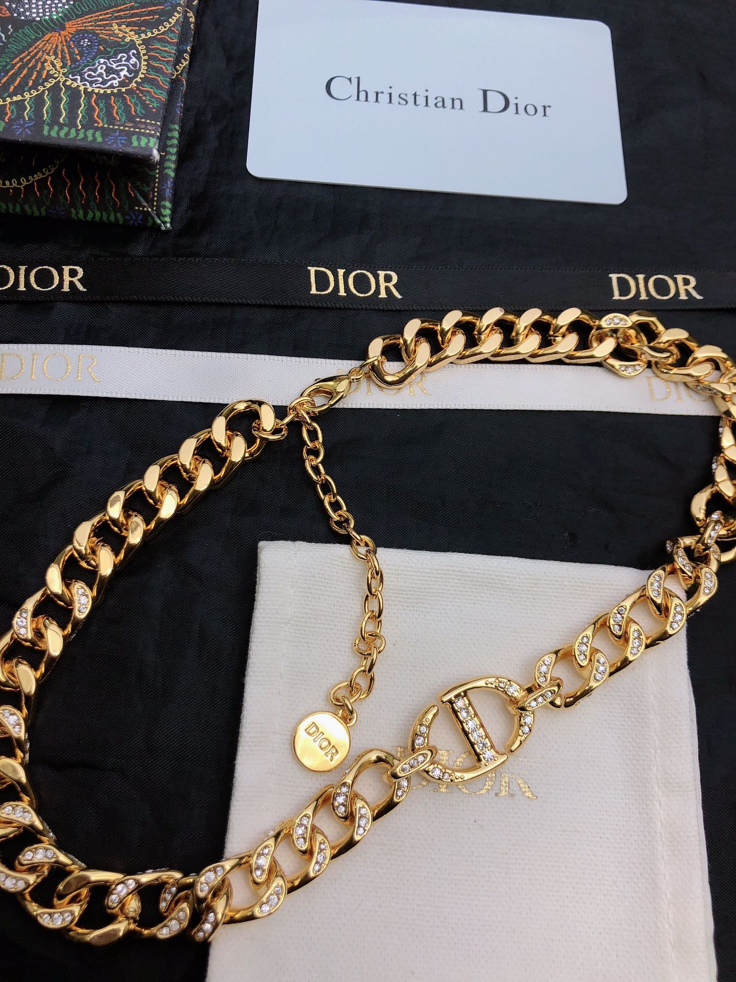 👼迪奥@Dior项链新款 颈链本季度最火爆时尚单品！经典与流行。经典是不管时间如何变化，它也能成为时尚的