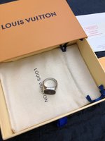 Louis Vuitton Jewelry Ring- Fashion