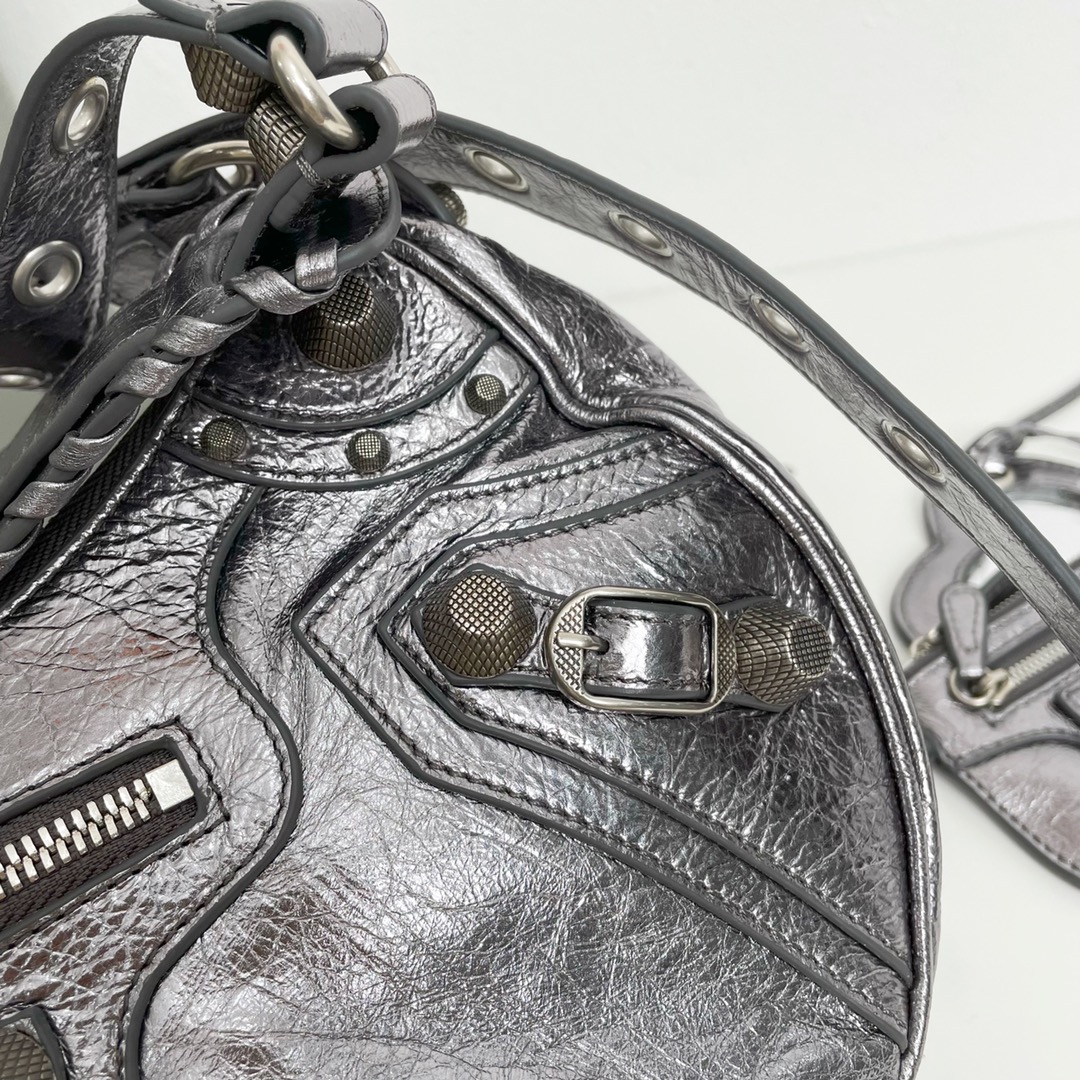 Balenciaga Classic Handcrafted Luxury Leather Shoulder Bag Ref 6