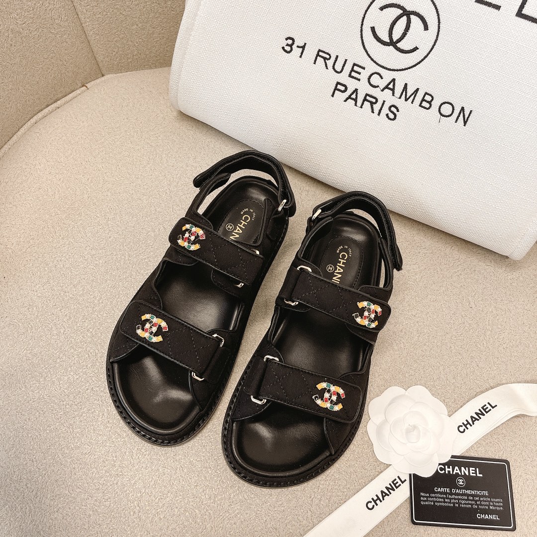 CHANEL сандалі скураныя, робяць ногі светлымі, элегантныя